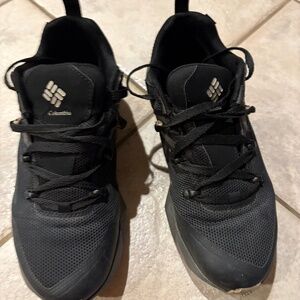 Men Columbia sneaker size 8.5